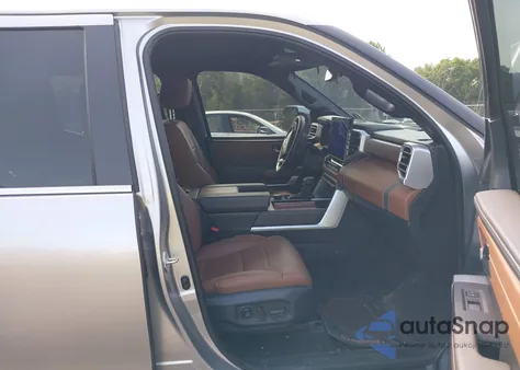 2025 Toyota Tundra Crewmax Platinum/Crewmax 1794 из США, поврежденный, VIN 5TFMA5DB3SX239141